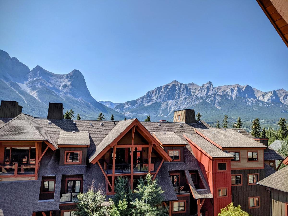 Spectacular Penthouse With Amazing Views, Indoor Pool And Hot Tub Hotell Canmore Exteriör bild