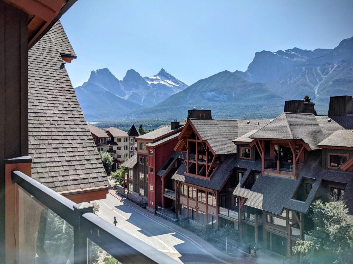 Spectacular Penthouse With Amazing Views, Indoor Pool And Hot Tub Hotell Canmore Exteriör bild