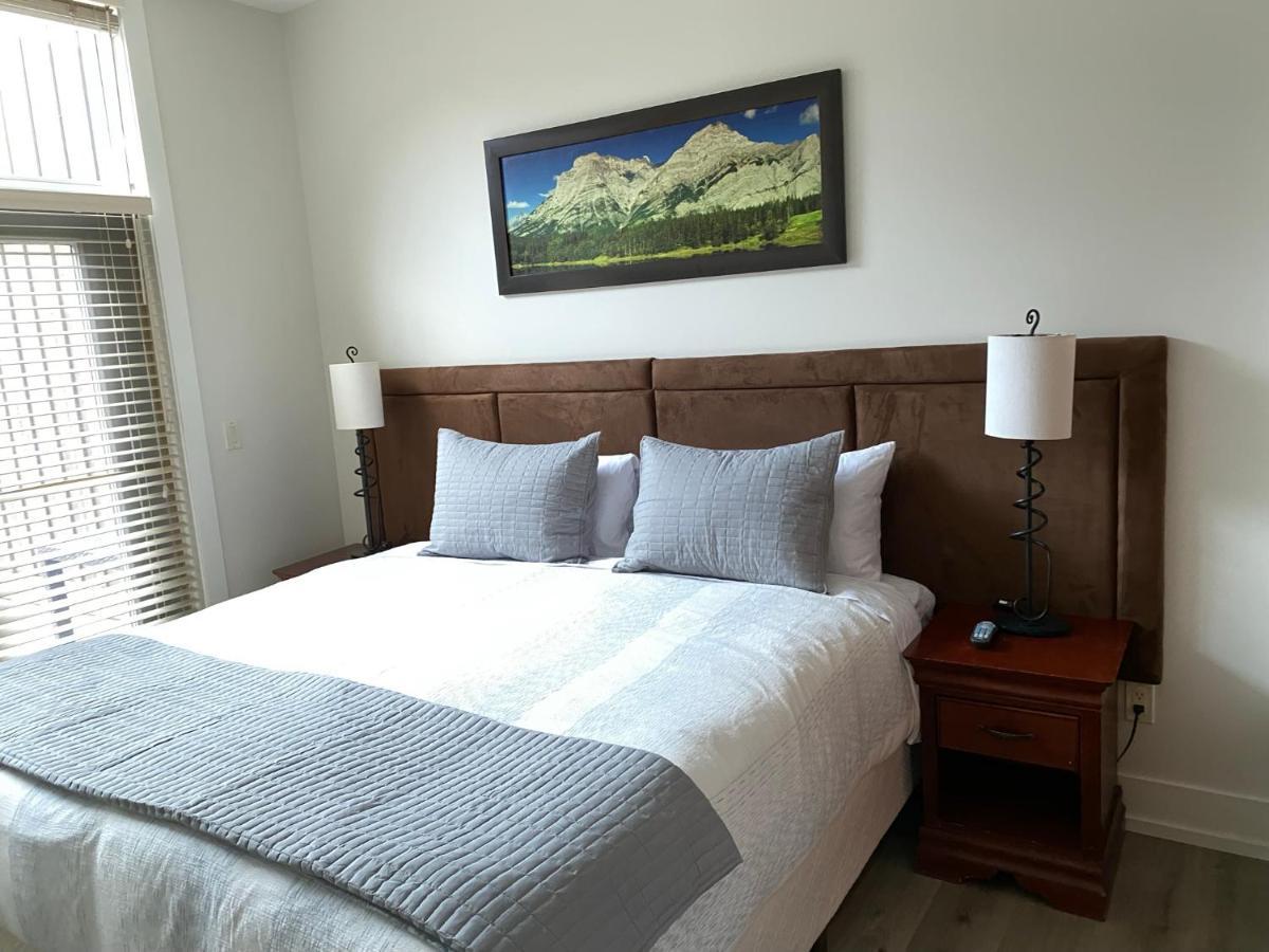 Spectacular Penthouse With Amazing Views, Indoor Pool And Hot Tub Hotell Canmore Exteriör bild